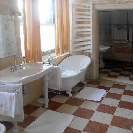 Villa Pralungo Sleeps 8 Air Con *